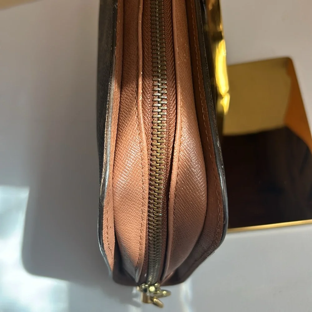 Louis Vuitton LOUIS VUITTON Clutch